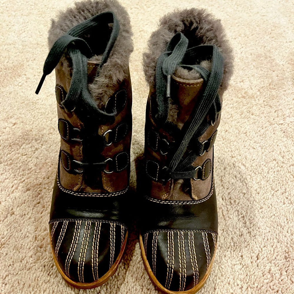 Ugg Wedge Boots Like New